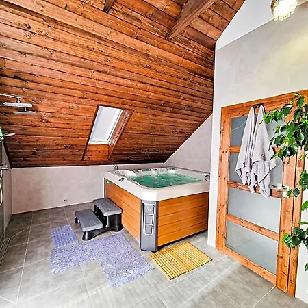 Gravelo - Jacuzzi Hotel 3*