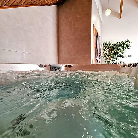 Gravelo - Jacuzzi Grodek Nad Dunajcem
